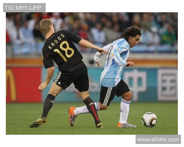 戈多伊与圣洛伦索的对决揭示了阿根廷足球的激烈竞争与战术博弈